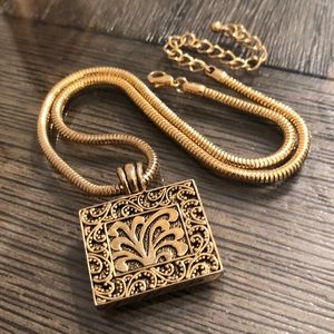 listing-status-banner